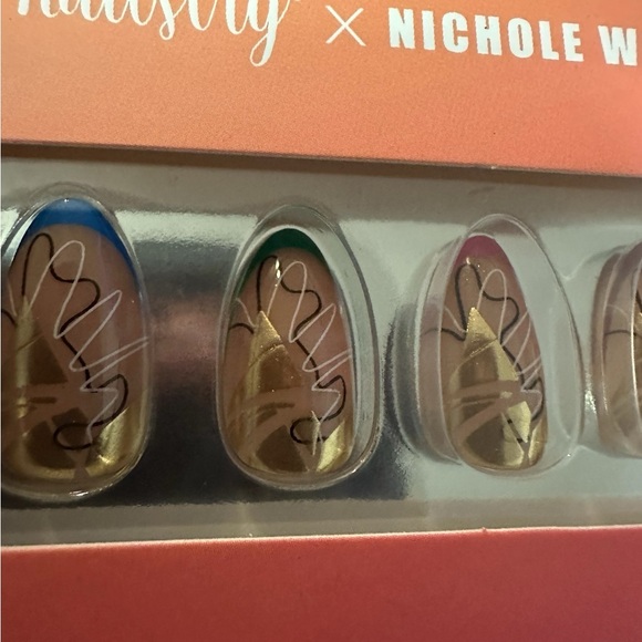 Nailstry X Nichole Washington 30 Pc Reusable Press On Nails Full Nail Kit NIB - Picture 6 of 10